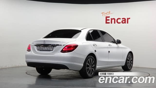 Mercedes-Benz C-Class 2019 — Şəkil 1/20