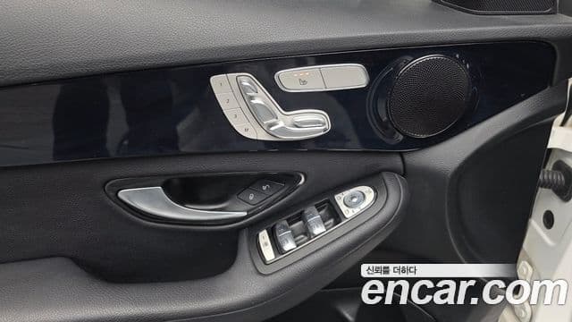 Mercedes-Benz C-Class 2019 — Şəkil 19/20