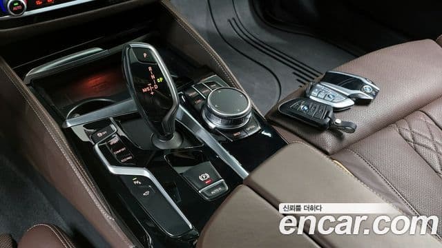 BMW 5 Series 2018 — Şəkil 9/20