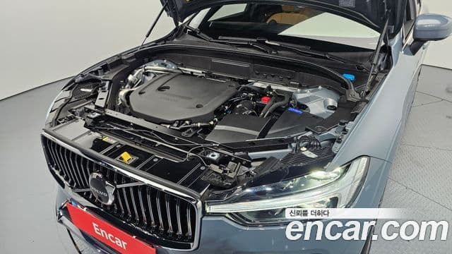 Volvo XC60 2021 — Şəkil 5/20