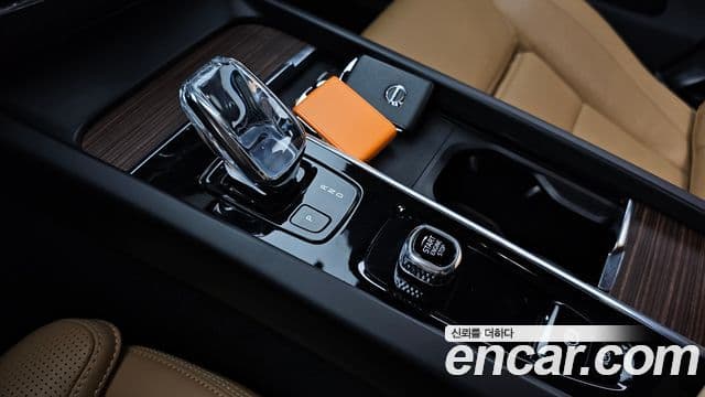 Volvo XC60 2021 — Şəkil 8/20