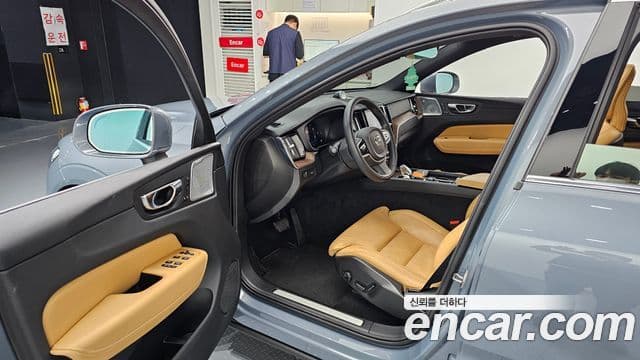 Volvo XC60 2021 — Şəkil 9/20