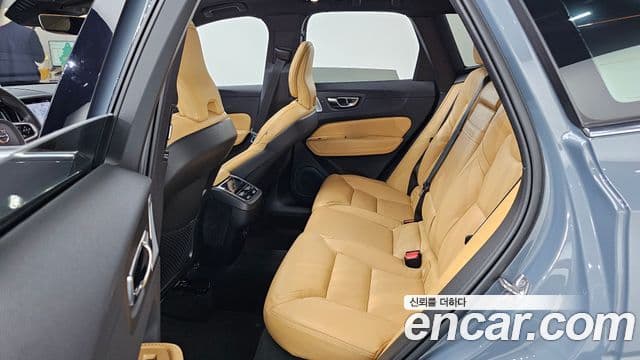 Volvo XC60 2021 — Şəkil 12/20