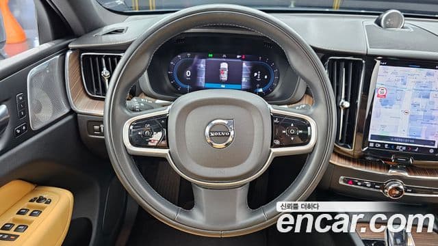 Volvo XC60 2021 — Şəkil 13/20