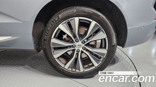 Volvo XC60 2021 — Şəkil 8/35
