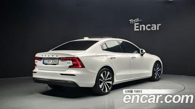 Volvo S60 2024 — Фото 1/20