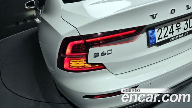 Volvo S60 2024 — Photo 26/33