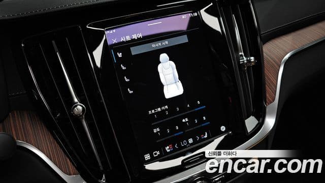 Volvo S60 2024 — Photo 30/33