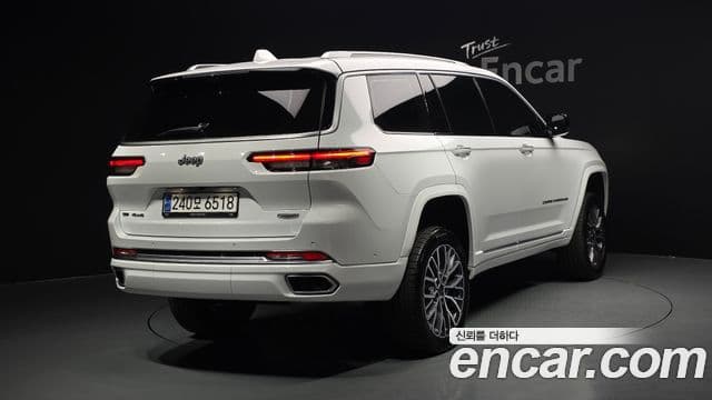 Jeep Grand Cherokee 2023 — ფოტო 2/20