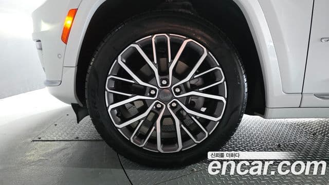 Jeep Grand Cherokee 2023 — фото 5 из 20