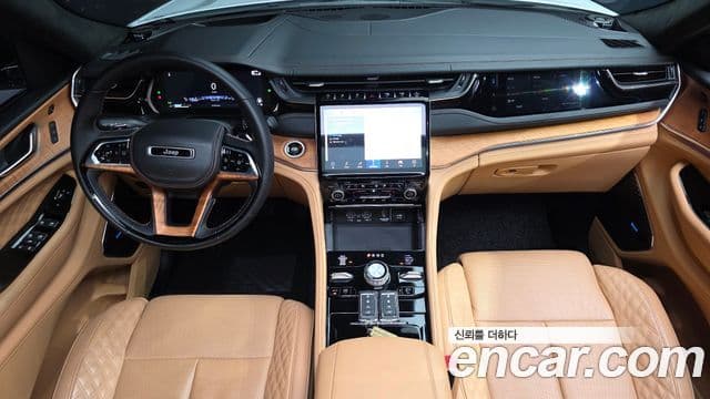 Jeep Grand Cherokee 2023 — ფოტო 7/20