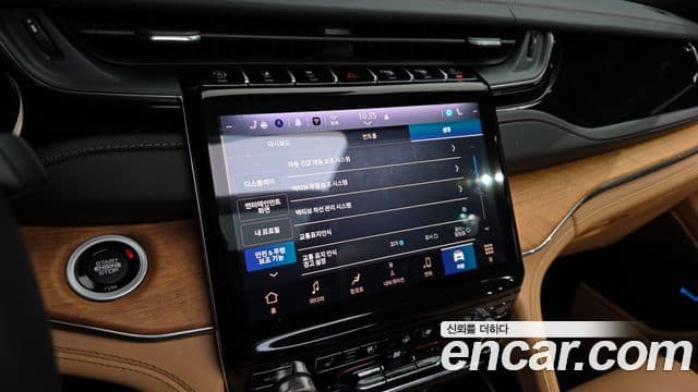 Jeep Grand Cherokee 2023 — ფოტო 16/20