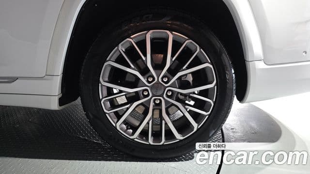 Jeep Grand Cherokee 2023 — Photo 21/44
