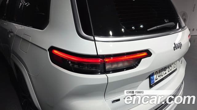 Jeep Grand Cherokee 2023 — Photo 13/44