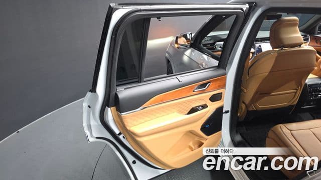 Jeep Grand Cherokee 2023 — Photo 42/44