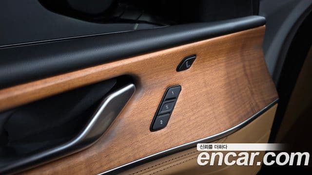 Jeep Grand Cherokee 2023 — Photo 16/44