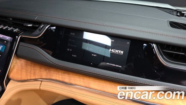 Jeep Grand Cherokee 2023 — Photo 17/44