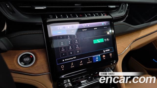 Jeep Grand Cherokee 2023 — Photo 28/44