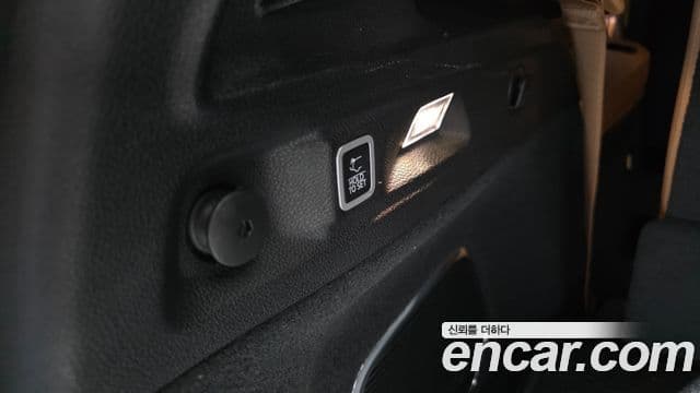 Jeep Grand Cherokee 2023 — Photo 37/44