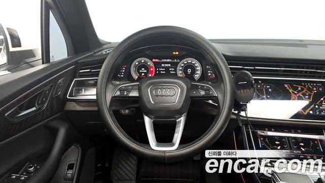 Audi Q7 2021 — Şəkil 12/20