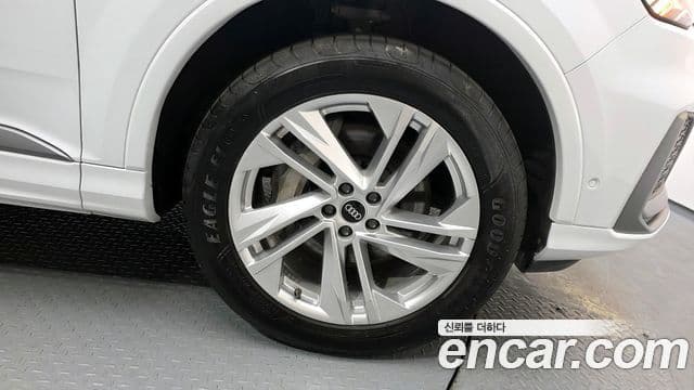 Audi Q7 2021 — Photo 22/30