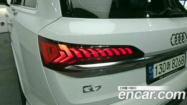 Audi Q7 2021 — Photo 24/30