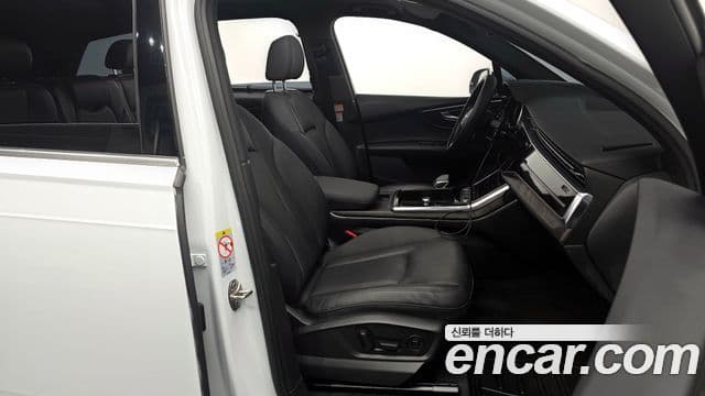 Audi Q7 2021 — Photo 8/30