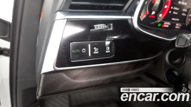 Audi Q7 2021 — Photo 6/30