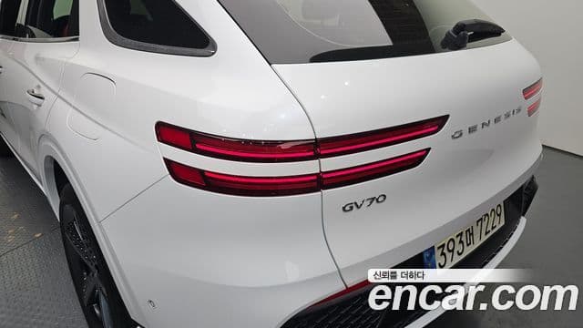 Genesis GV70 2021 — Şəkil 18/35