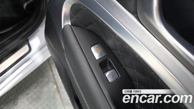 Genesis G70 2018 — ფოტო 18/20