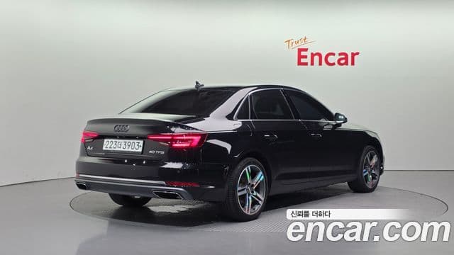 Audi A4 2019 — ფოტო 2/20