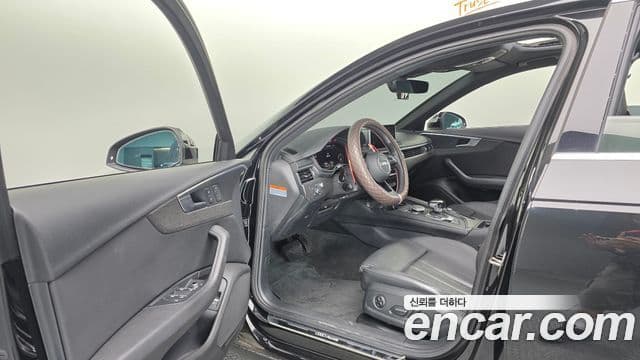 Audi A4 2019 — ფოტო 13/20