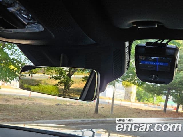 Mercedes-Benz GLB-Class 2022 — Фото 18/20