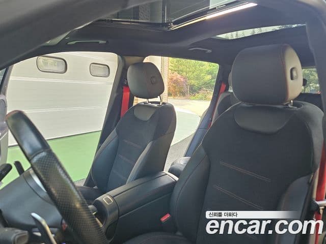 Mercedes-Benz GLB-Class 2022 — Фото 19/20