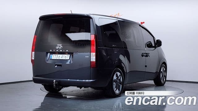Hyundai Staria 2021 — ფოტო 2/20
