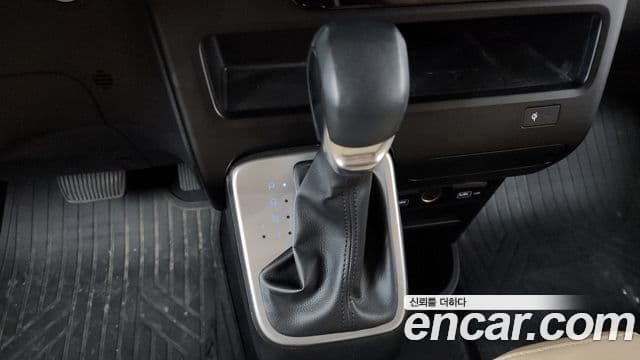 Hyundai Staria 2021 — ფოტო 9/20