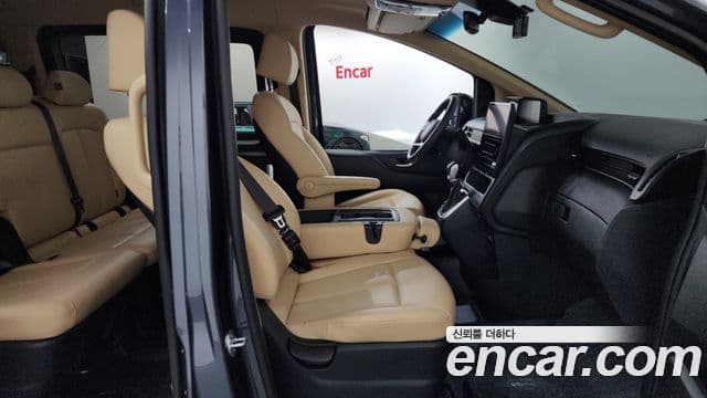 Hyundai Staria 2021 — ფოტო 11/20