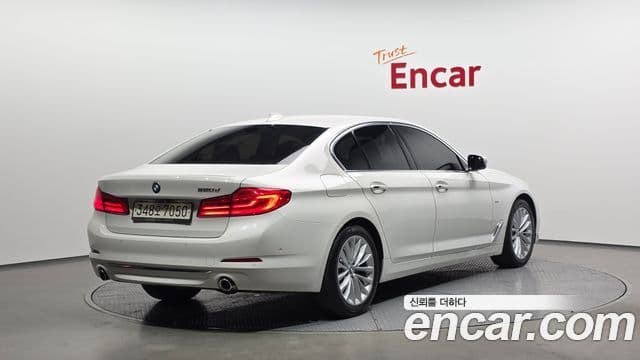 BMW 5 Series 2018 — Photo 27/36