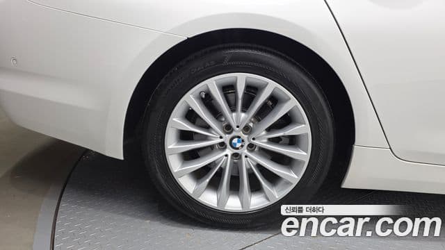 BMW 5 Series 2018 — ფოტო 5/20