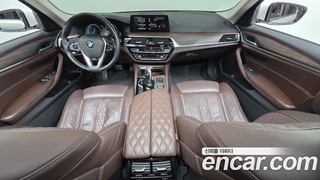 BMW 5 Series 2018 — Şəkil 7/20