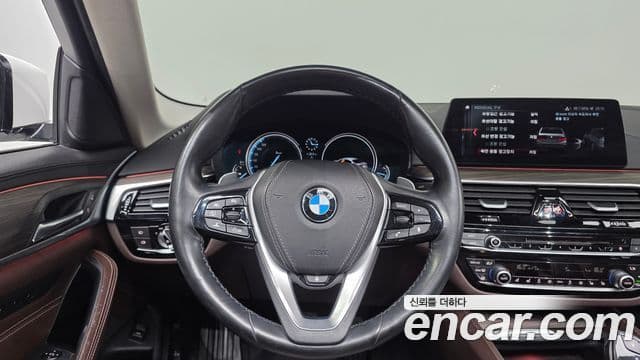 BMW 5 Series 2018 — Photo 13/36