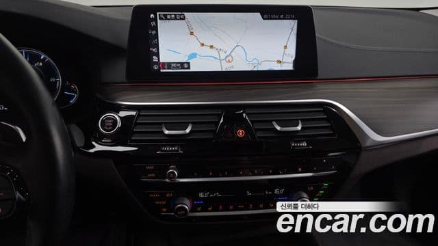 BMW 5 Series 2018 — Şəkil 14/20