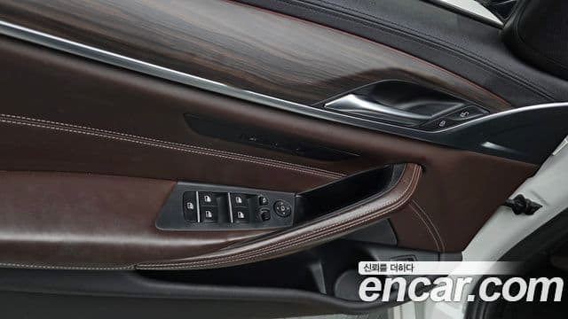BMW 5 Series 2018 — Photo 35/36