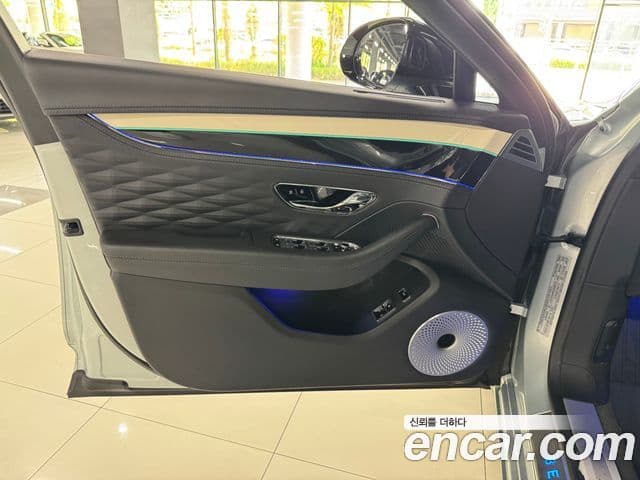 Bentley Flying Spur 2023 — Şəkil 9/20