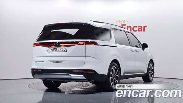 Kia Carnival 2021 — Фото 2/20