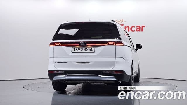 Kia Carnival 2021 — Фото 4/20