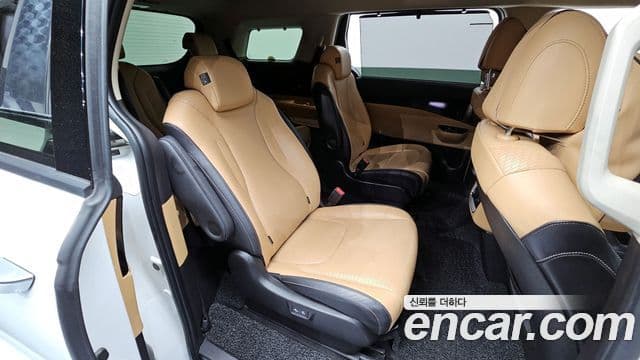Kia Carnival 2021 — Фото 11/20