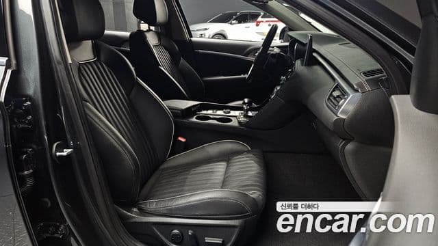 Genesis G70 2019 — Photo 23/30