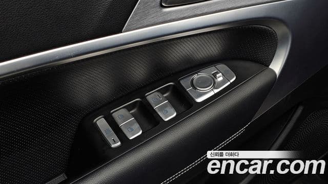 Genesis G70 2019 — Photo 15/30