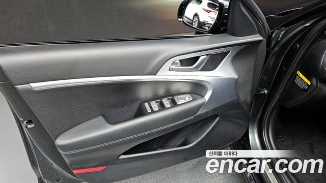 Genesis G70 2019 — Photo 8/30